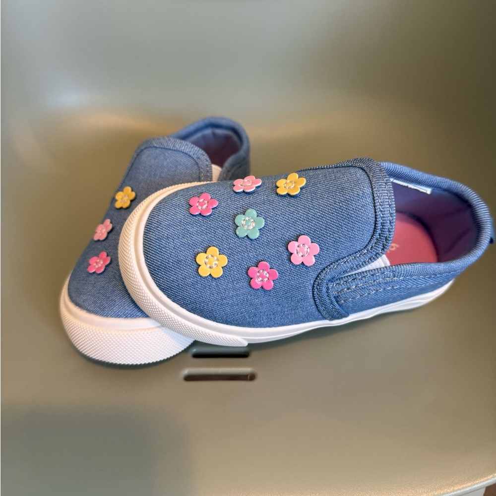 NWOT Carter's Penny Sneaker